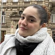 Profesora apta para cualquier materia de primaria, ESO y lenguas e historia de Bachillerato. CON CONTRATO